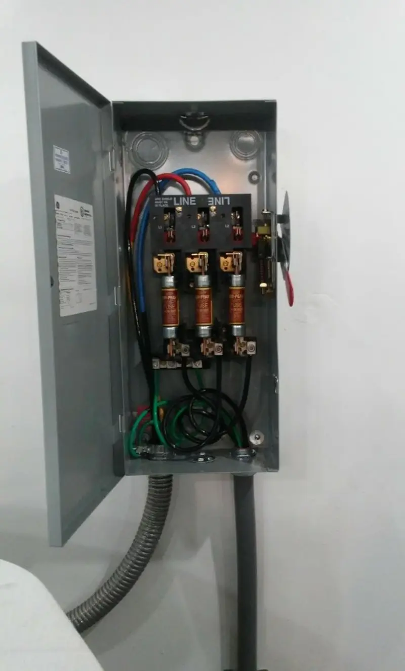 Three-phase disconnect switch installed for Smoke Detector Installation in Eagle Pass